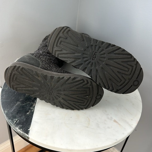 Ugg Classic Argyle Knit Sweater Boots, Size 5 - Picture 9 of 11